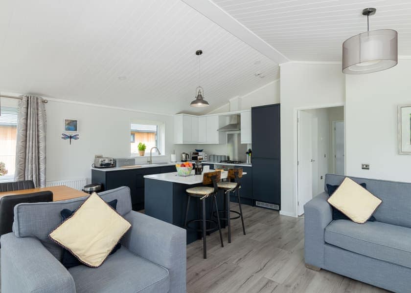 Orchard Deluxe Lakes-Edge 2 - Clawford Lakes Resort and Spa, Clawton, Nr Holsworthy