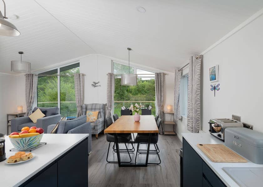 Orchard Deluxe Lakes-Edge 2 - Clawford Lakes Resort and Spa, Clawton, Nr Holsworthy
