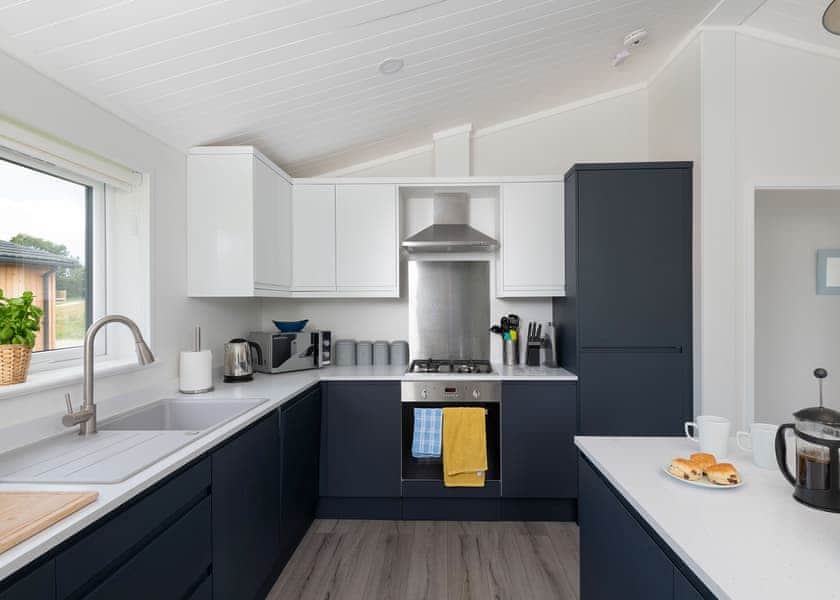 Orchard Deluxe Lakes-Edge 2 - Clawford Lakes Resort and Spa, Clawton, Nr Holsworthy