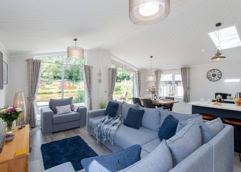 Orchard Deluxe Double Lakes Edge 3 Hot Tub Pet (sleeps 8) - Clawford Lakes Resort and Spa, Clawton, Nr Holsworthy