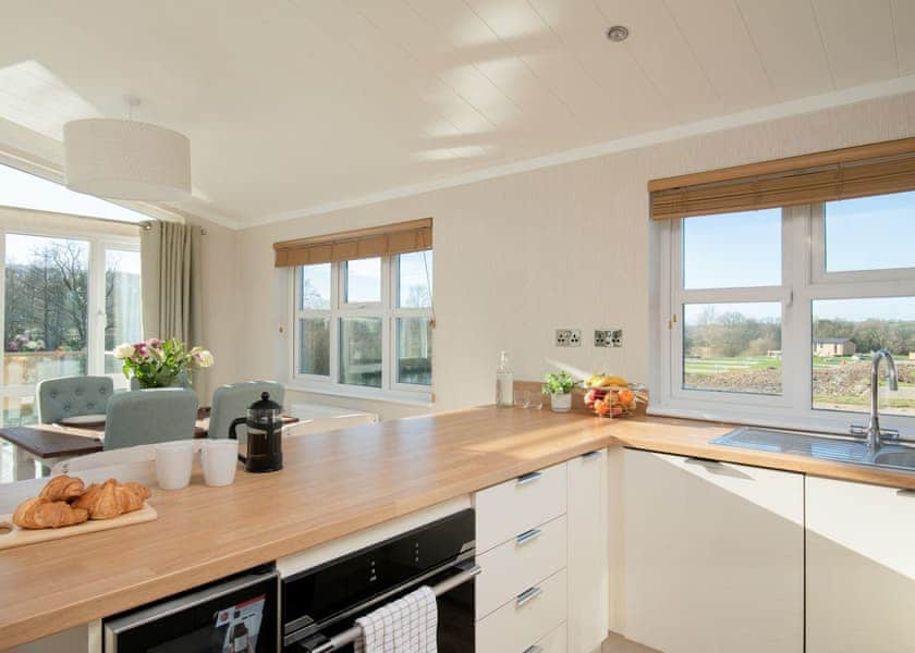 Orchard Deluxe Twin Lakes-Edge 3 Hot Tub Pet (sleeps 8) - Clawford Lakes Resort and Spa, Clawton, Nr Holsworthy