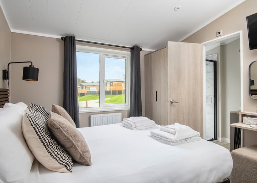Meadow Deluxe Double 3 Hot Tub Pet - Clawford Lakes Resort and Spa, Clawton, Nr Holsworthy