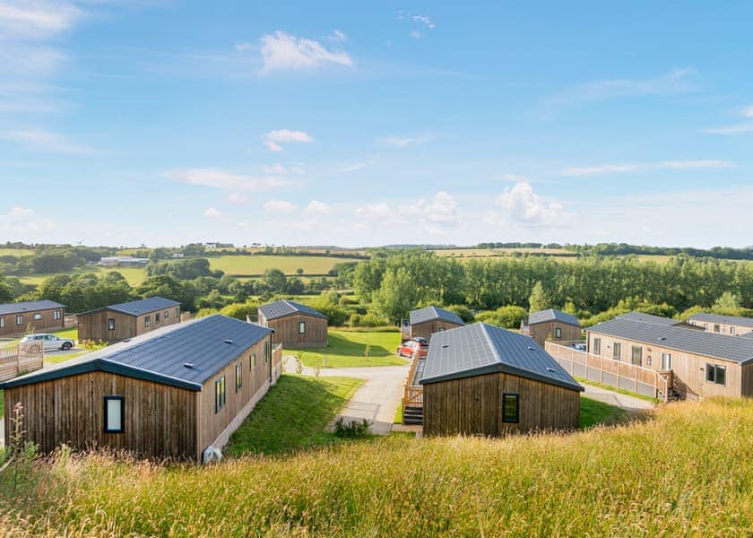Meadow Luxury 2 Bed Holiday Home Hot Tub Pet (sleeps 4) - Clawford Lakes Resort and Spa, Clawton, Nr Holsworthy