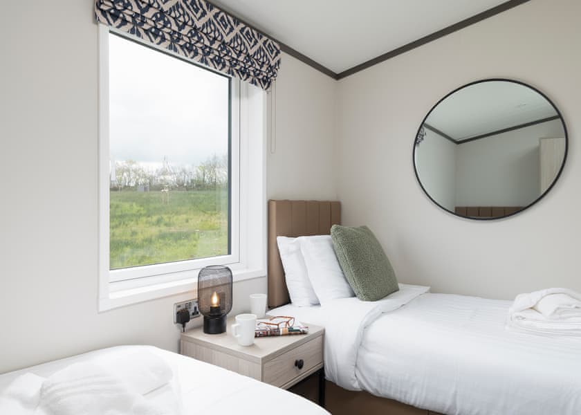 Meadow Luxury 2 Bed Holiday Home Hot Tub Pet (sleeps 4) - Clawford Lakes Resort and Spa, Clawton, Nr Holsworthy