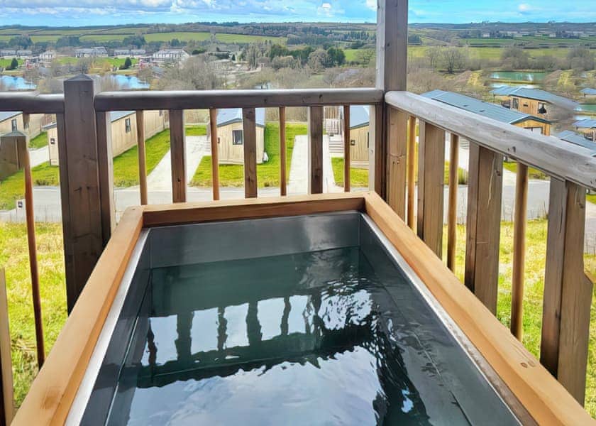 Willows 2 Bed Holiday Home with Sauna - Clawford Lakes Resort and Spa, Clawton, Nr Holsworthy
