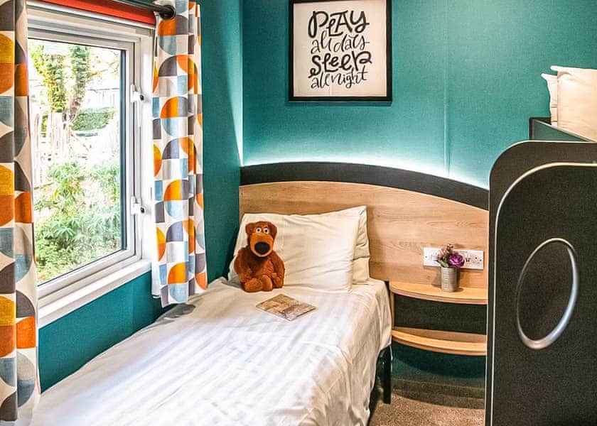 Burst of Blue 8 Berth Hot Tub (Pet) - Cleethorpes Pearl Holiday Park, Humberston, Nr Cleethorpes