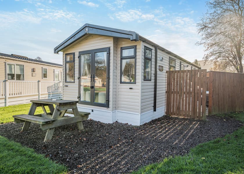Luxury 2 Bedroom Caravan with Hot Tub (PF) - Campsie Glen Holiday Park, Fintry
