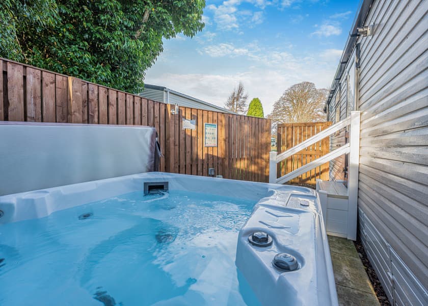 Luxury 2 Bedroom Caravan with Hot Tub (PF) - Campsie Glen Holiday Park, Fintry