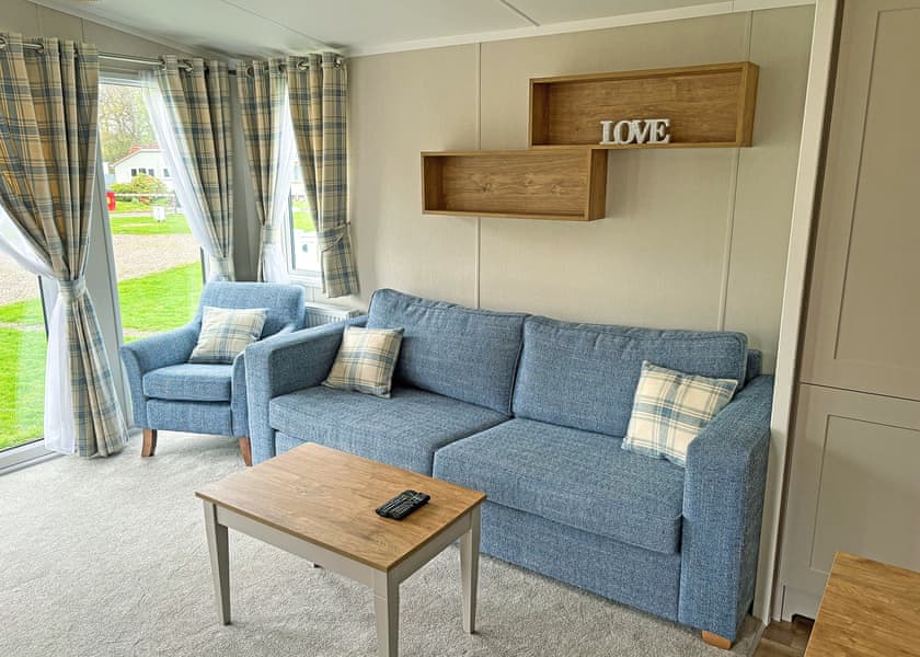 Luxury 2 Bedroom Caravan with Hot Tub (PF) - Campsie Glen Holiday Park, Fintry