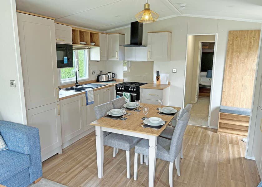 Luxury 2 Bedroom Caravan with Hot Tub (PF) - Campsie Glen Holiday Park, Fintry