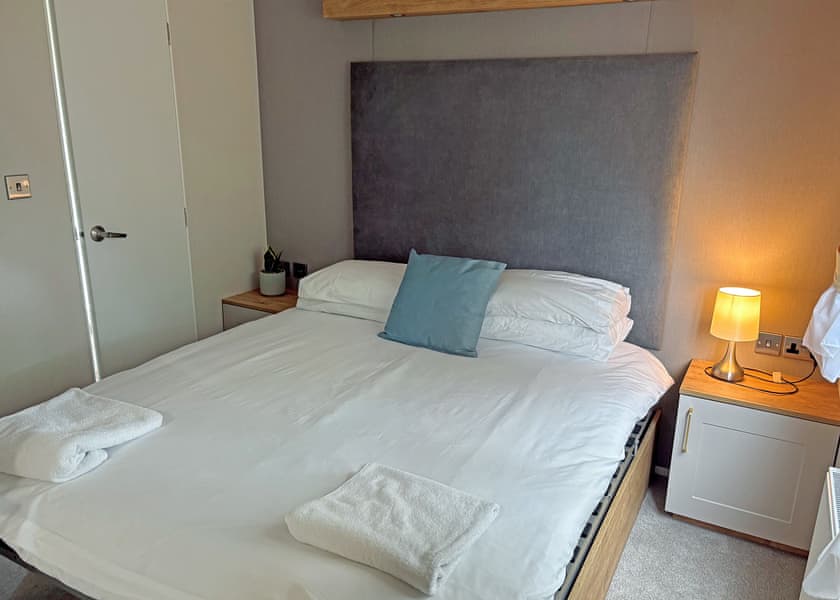 Luxury 2 Bedroom Caravan with Hot Tub (PF) - Campsie Glen Holiday Park, Fintry
