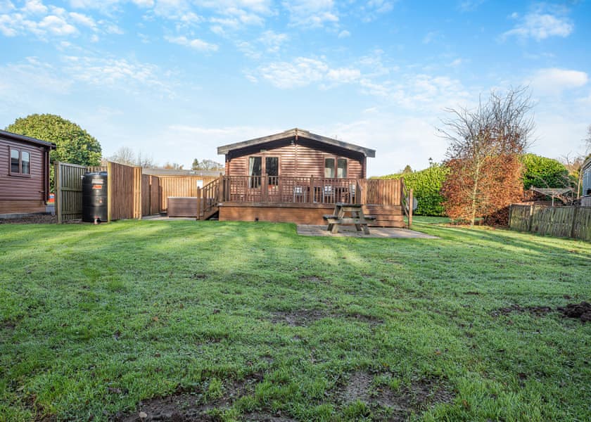 3 Bedroom Lodge with Hot Tub - Campsie Glen Holiday Park, Fintry