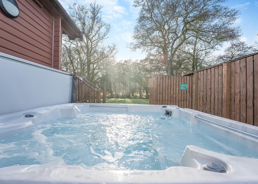 3 Bedroom Lodge with Hot Tub - Campsie Glen Holiday Park, Fintry