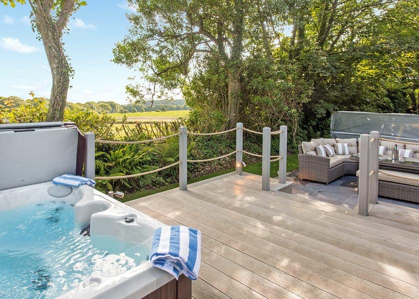 Glass Lodge - Clowance, Praze-An-Beeble, Nr. St Ives