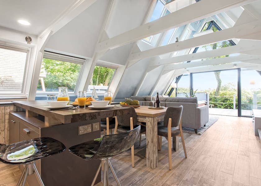 Glass Lodge - Clowance, Praze-An-Beeble, Nr. St Ives