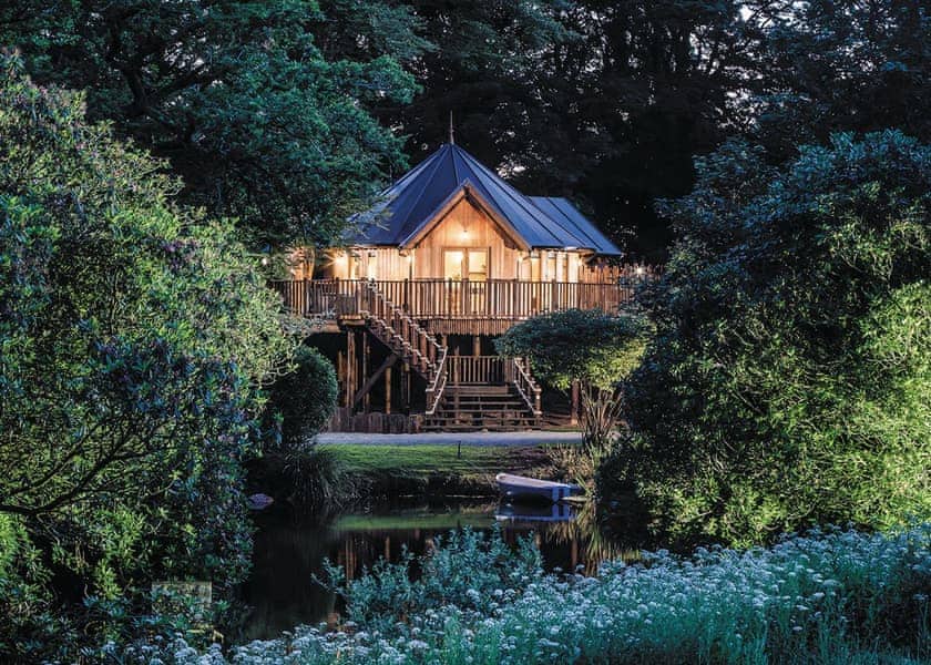 The Treehouse - Clowance, Praze-An-Beeble, Nr. St Ives