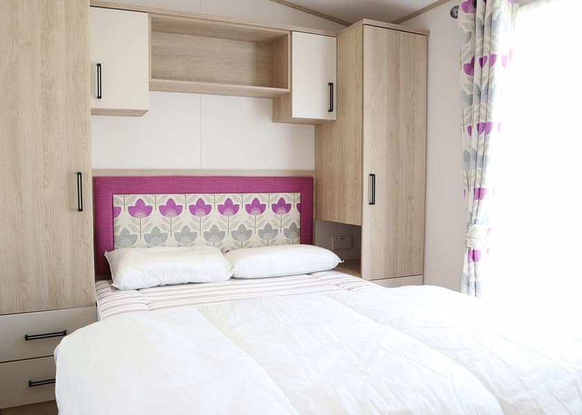 Platinum 8 Caravan - Coastfields Holiday Village, Ingoldmells, Skegness