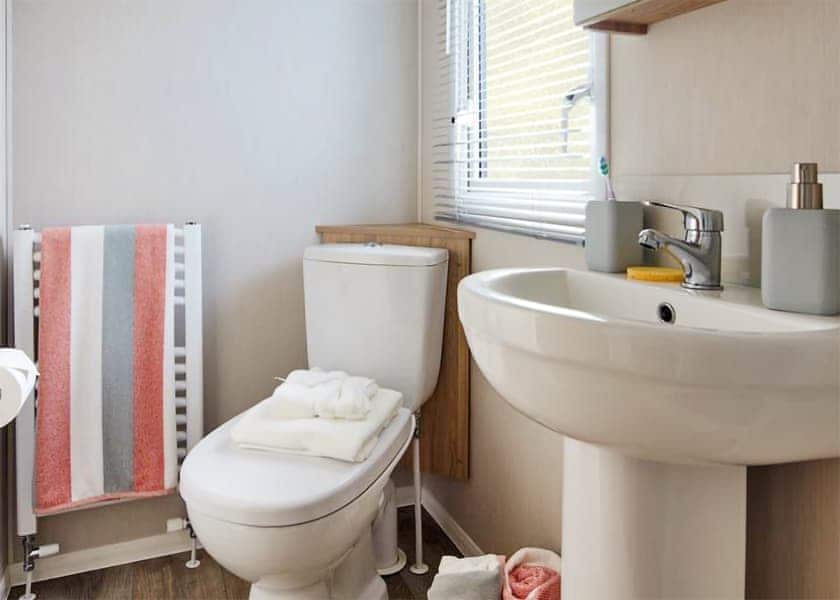 Platinum 8 Caravan - Coastfields Holiday Village, Ingoldmells, Skegness