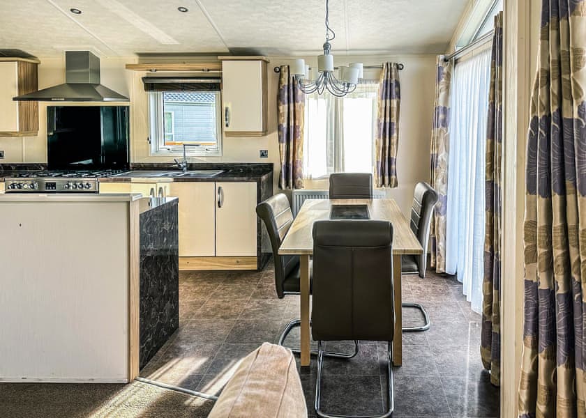 Colliery Lodge 3 Spa - Colliery Lane Lodges, Swadlincote, Nr Ashby-de-la-Zouch