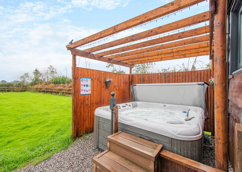 Field View Hut - Coole Acres Fishery & Leisure Park, Newhall, Nr. Nantwich