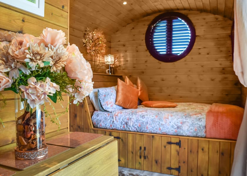 Willows Lodge - Coole Acres Fishery & Leisure Park, Newhall, Nr. Nantwich