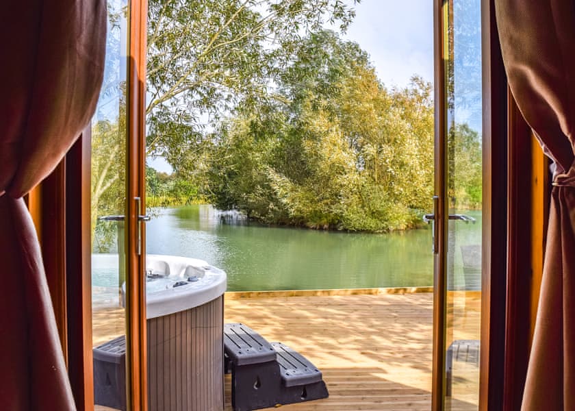 Willows Lodge - Coole Acres Fishery & Leisure Park, Newhall, Nr. Nantwich