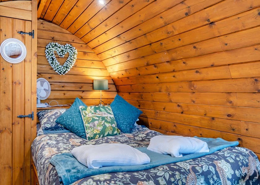 Hazlenut Pod - Coole Acres Fishery & Leisure Park, Newhall, Nr. Nantwich