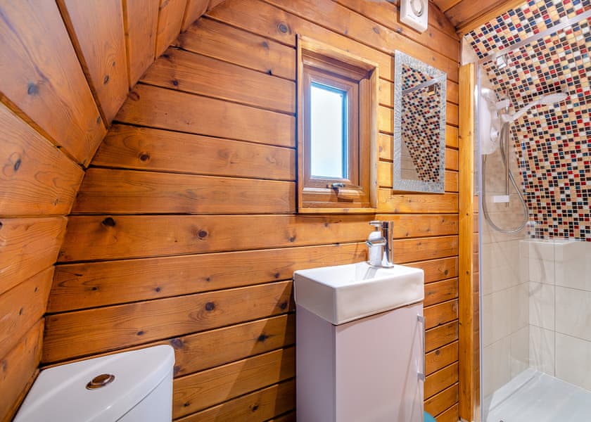 Hazlenut Pod - Coole Acres Fishery & Leisure Park, Newhall, Nr. Nantwich