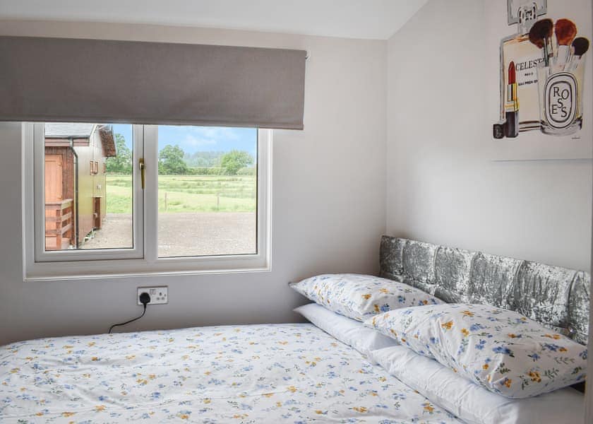 Lake View Lodge - Coole Acres Fishery & Leisure Park, Newhall, Nr. Nantwich