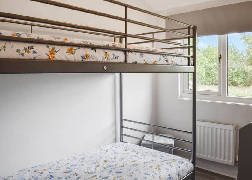 Lake View Lodge - Coole Acres Fishery & Leisure Park, Newhall, Nr. Nantwich