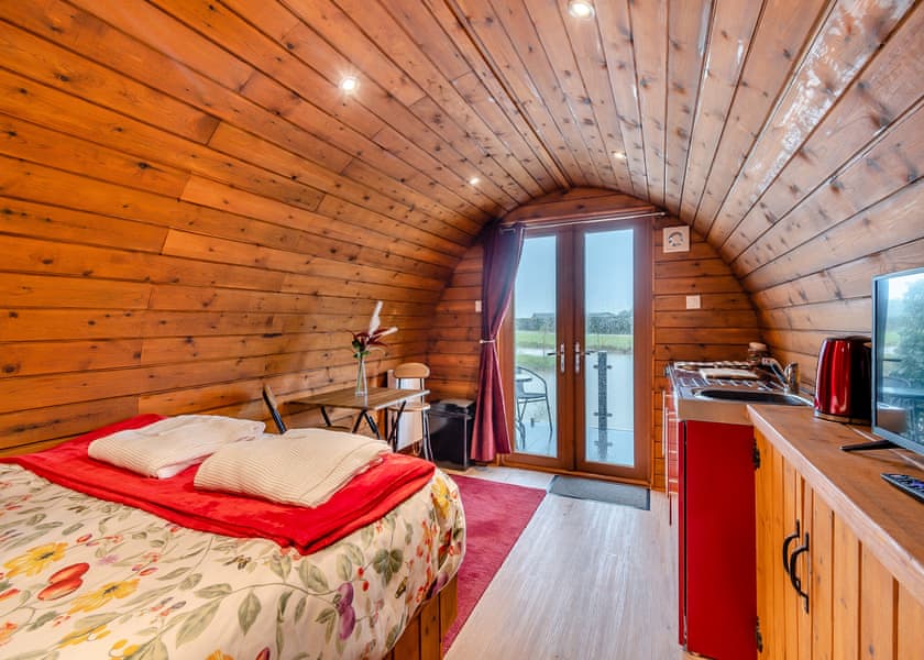 Chestnut Pod - Coole Acres Fishery & Leisure Park, Newhall, Nr. Nantwich