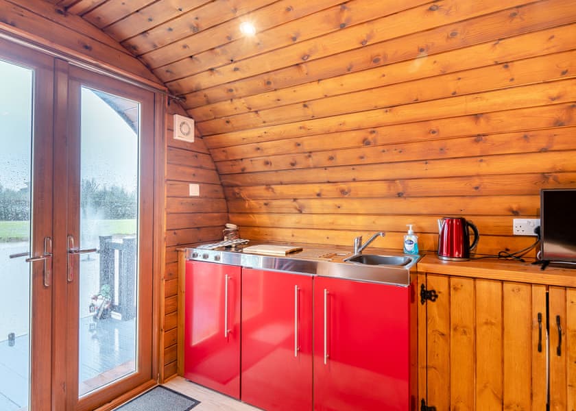 Chestnut Pod - Coole Acres Fishery & Leisure Park, Newhall, Nr. Nantwich