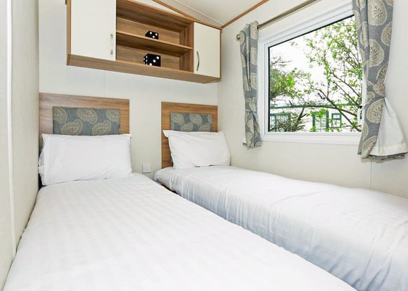 8 Berth Luxury Caravan - Mersea Island Holiday Park, Mersea Island, Colchester