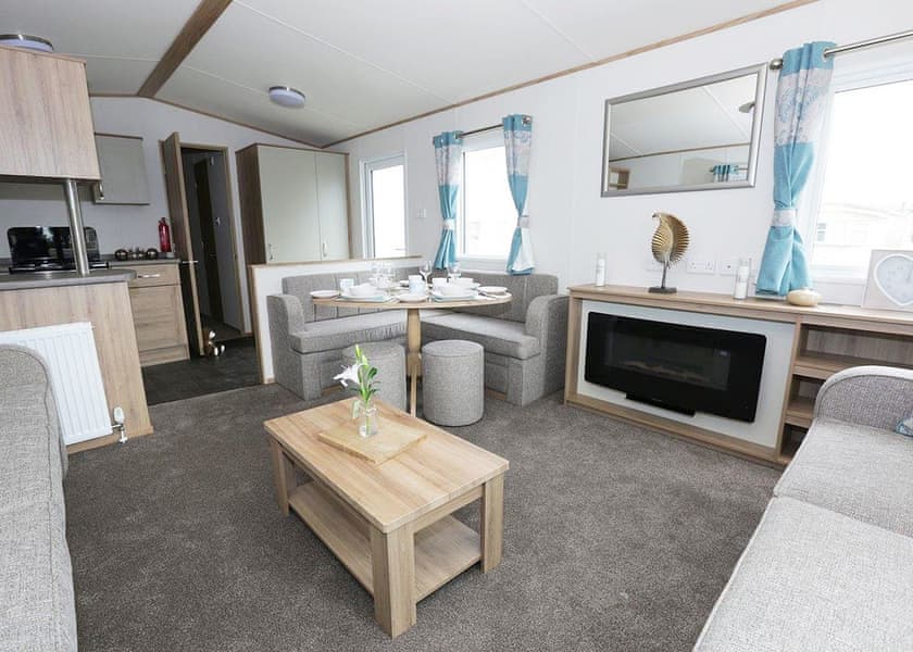 Luxury Caravan 8 - Mersea Island Holiday Park, Mersea Island, Colchester