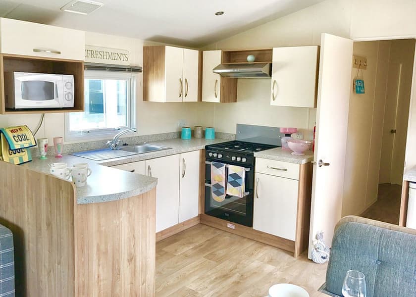 Superior Caravan 8 - Mersea Island Holiday Park, Mersea Island, Colchester