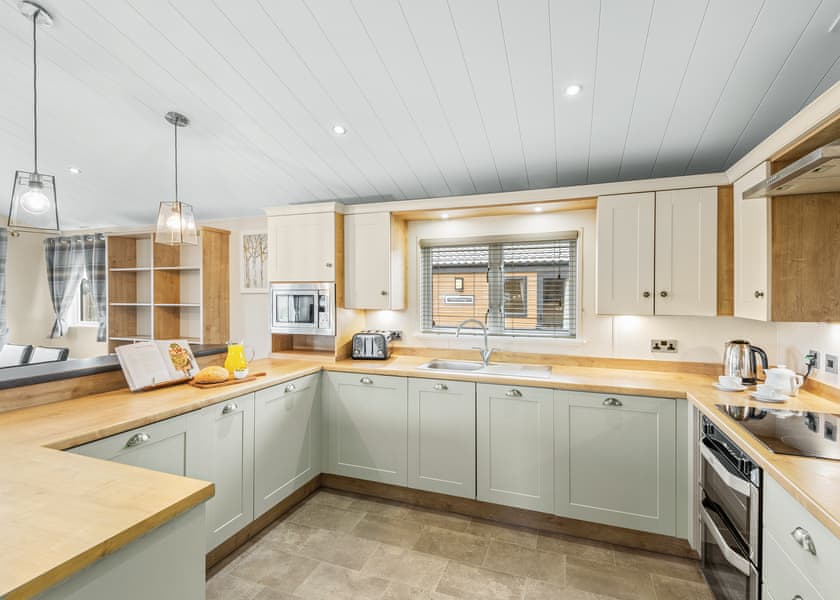 The Escape - Crealy Resort, Clyst St Mary, Nr Exeter