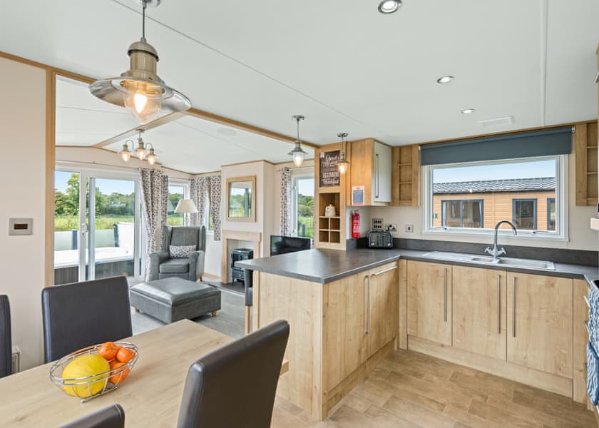 Meadow View Plus Pet - Crealy Resort, Clyst St Mary, Nr Exeter