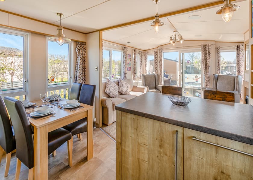 Buddy Explorer Lodge - Crealy Resort, Clyst St Mary, Nr Exeter