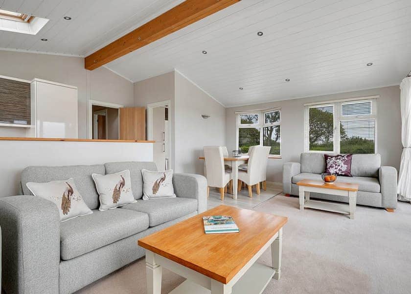 Skokholm Lodge - Croft Country Park, Reynalton, Nr Narberth