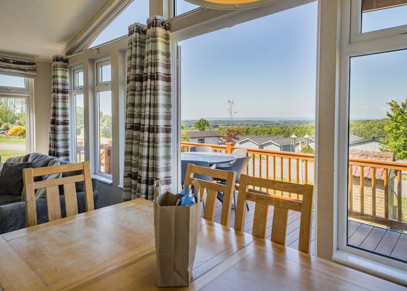 California - Crowhurst Park Lodges, Battle