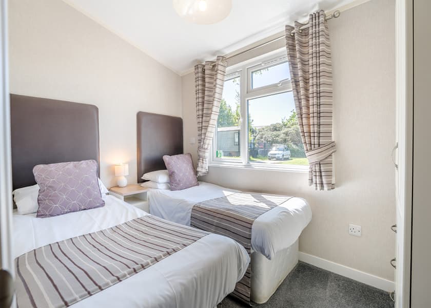 California - Crowhurst Park Lodges, Battle