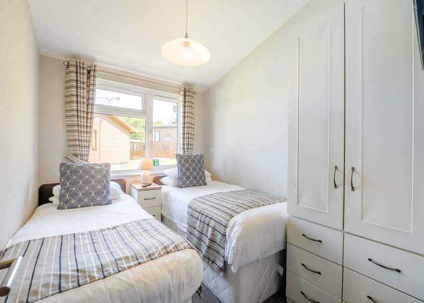 California - Crowhurst Park Lodges, Battle