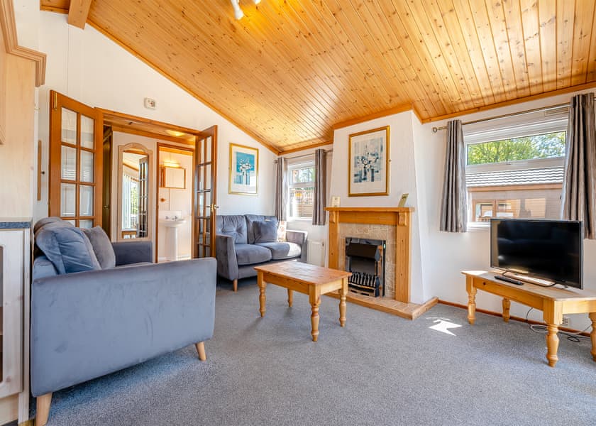 Garden Plus - Crowhurst Park Lodges, Battle