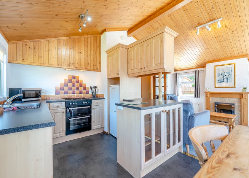 Garden Plus - Crowhurst Park Lodges, Battle