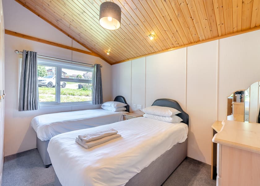 Garden Plus - Crowhurst Park Lodges, Battle