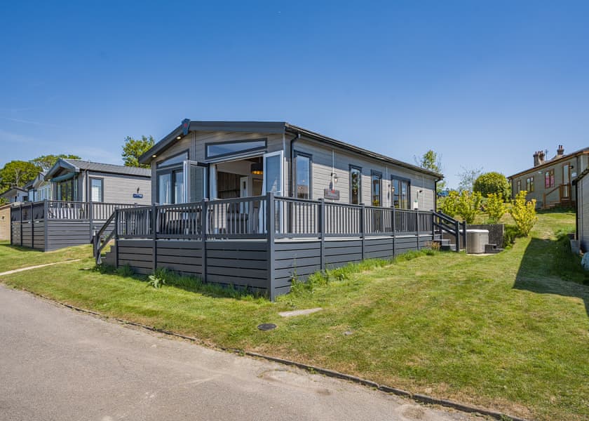 Richmond Plus - Crowhurst Park Lodges, Battle