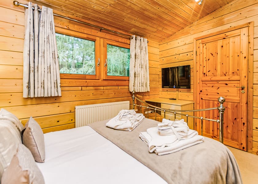 Typical Water Reed Lakeview (Pet) | Dacre Lakeside Park, Brandesburton, Driffield