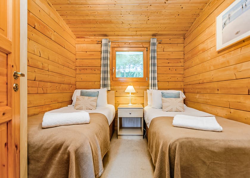 Typical Water Reed Lakeview (Pet) | Dacre Lakeside Park, Brandesburton, Driffield