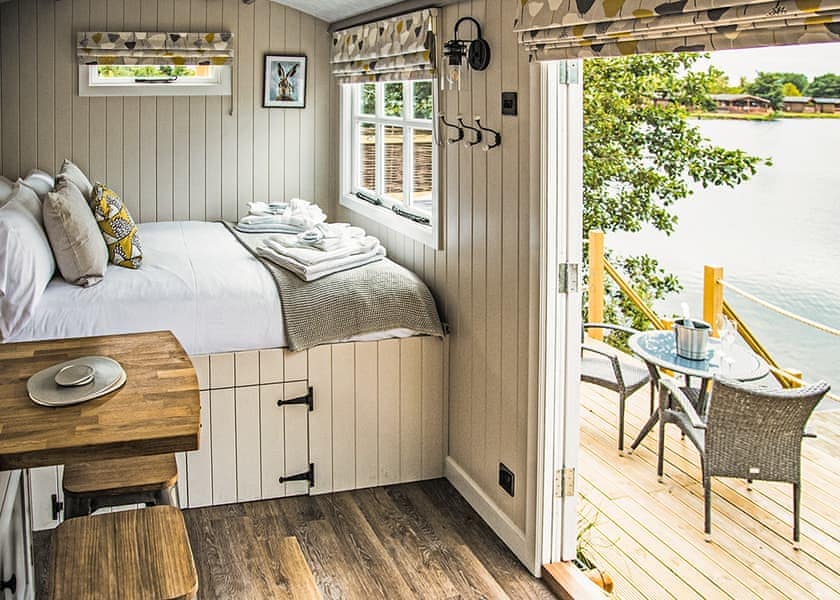 Shepherd’s Hut - Dacre Lakeside Park, Brandesburton, Driffield