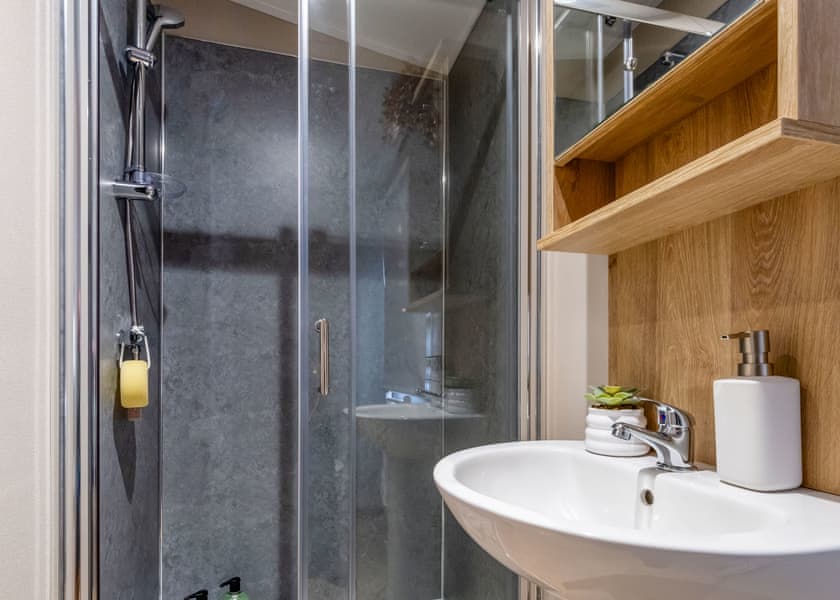 3 Bed Holiday Home PF - Decoy Lakes, Peterborough